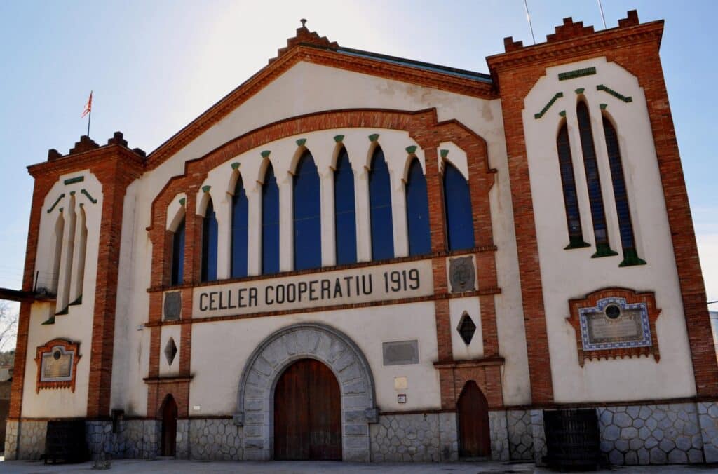façana celler bodega falset